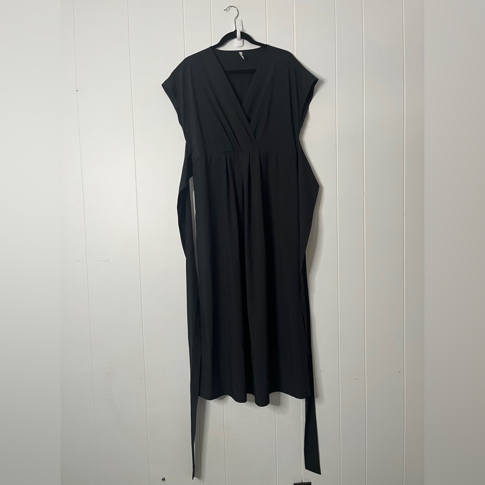 Halara Solid Black Midi Dress Full Skirt Cap Sleeve V-Neck Pockets Size L